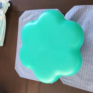 Tupperware 1.5 gallon bowl with 2- 16oz dip/salsa bowls.